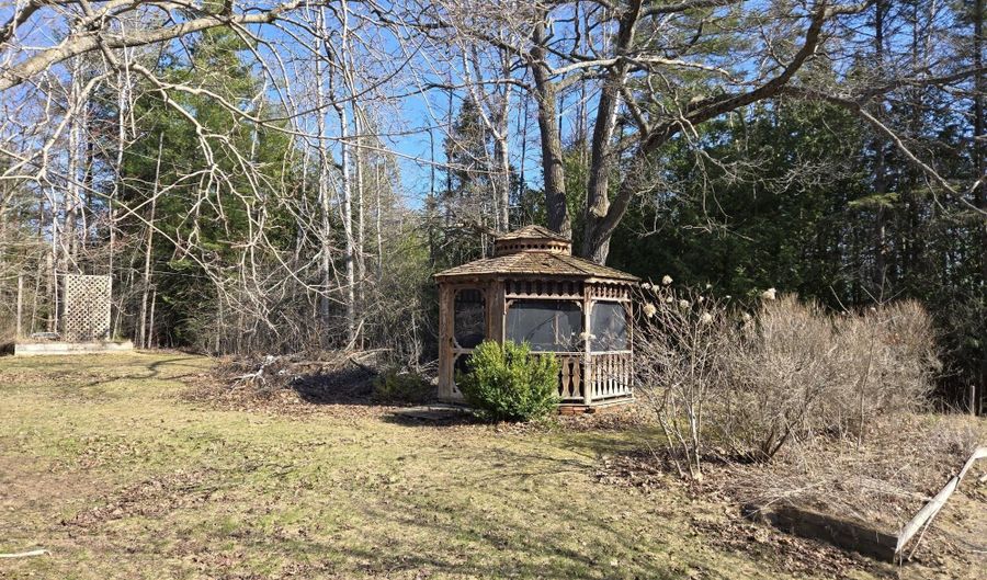 1051 Highland Ct, Alpena, MI 49707 - 4 Beds, 3 Bath