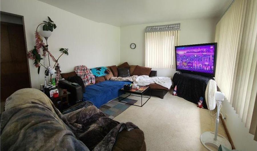 211 E 2nd St, Albert Lea, MN 56007 - 3 Beds, 1 Bath
