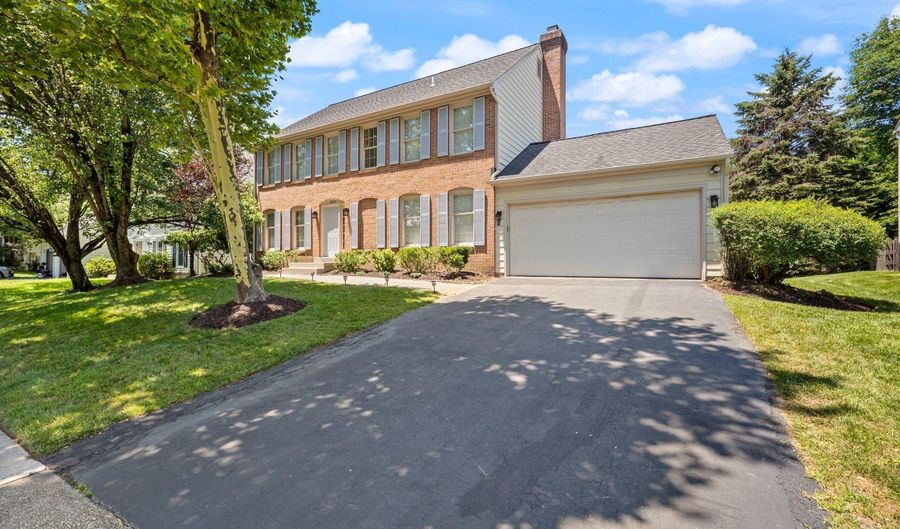 1020 WILLOWLEAF Way, Potomac, MD 20854 - 6 Beds, 4 Bath