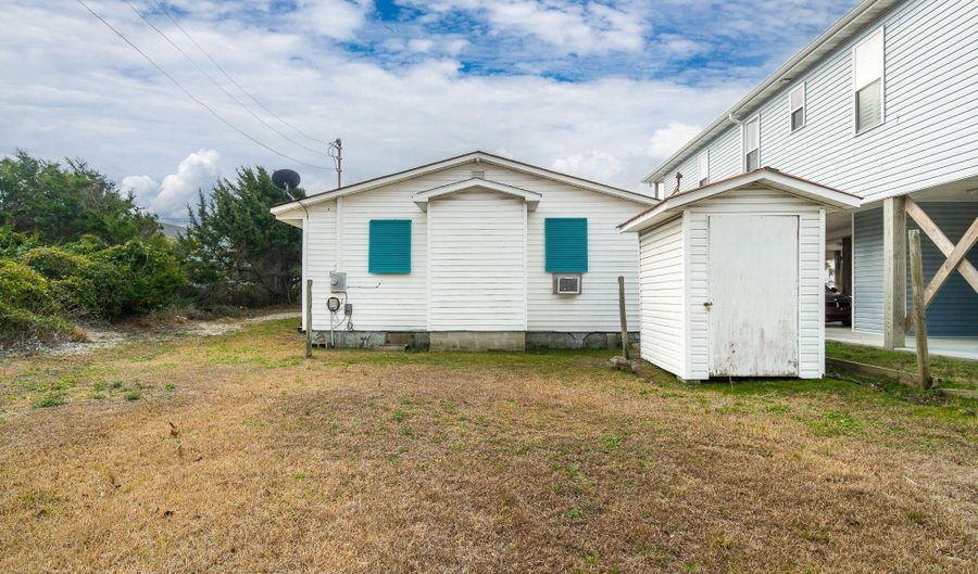 111 E Terminal Blvd, Atlantic Beach, NC 28512 - 2 Beds, 1 Bath