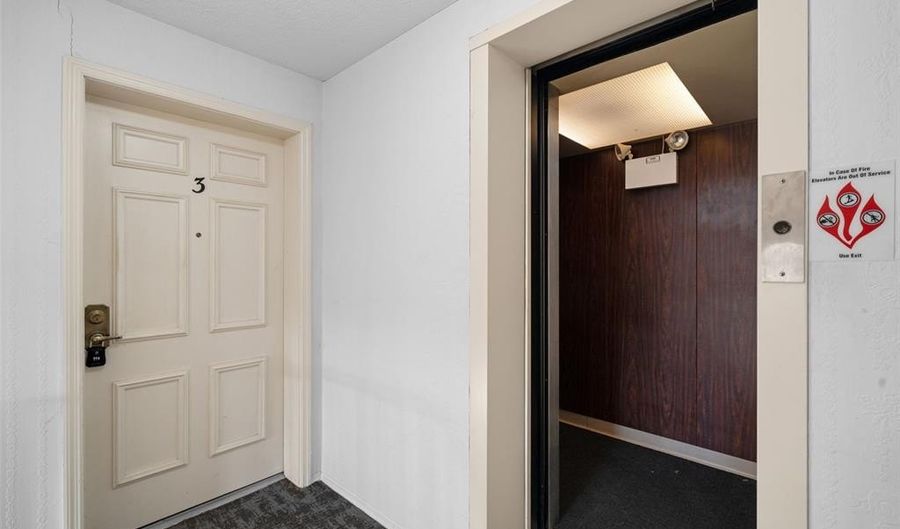917 Claytonbrook Dr 3, Ballwin, MO 63011 - 2 Beds, 2 Bath