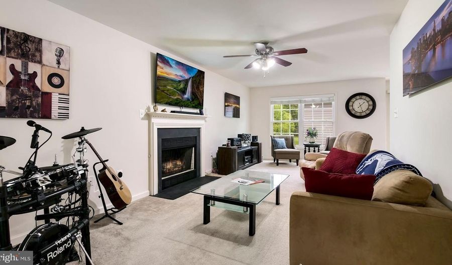 2427 FORT Dr, Alexandria, VA 22303 - 4 Beds, 3 Bath
