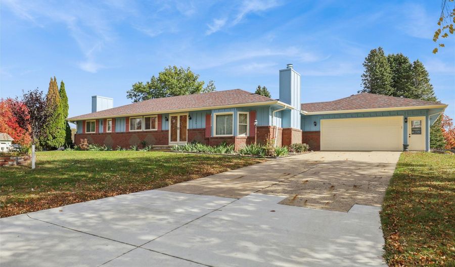 1299 Dennler Dr, Alleman, IA 50007 - 3 Beds, 3 Bath