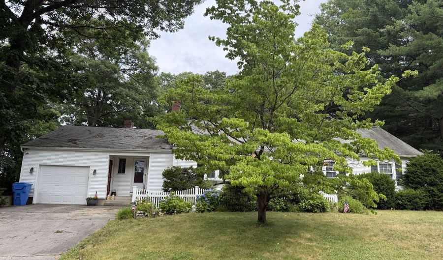 124 Brentwood Dr, Bristol, CT 06010 - 3 Beds, 2 Bath