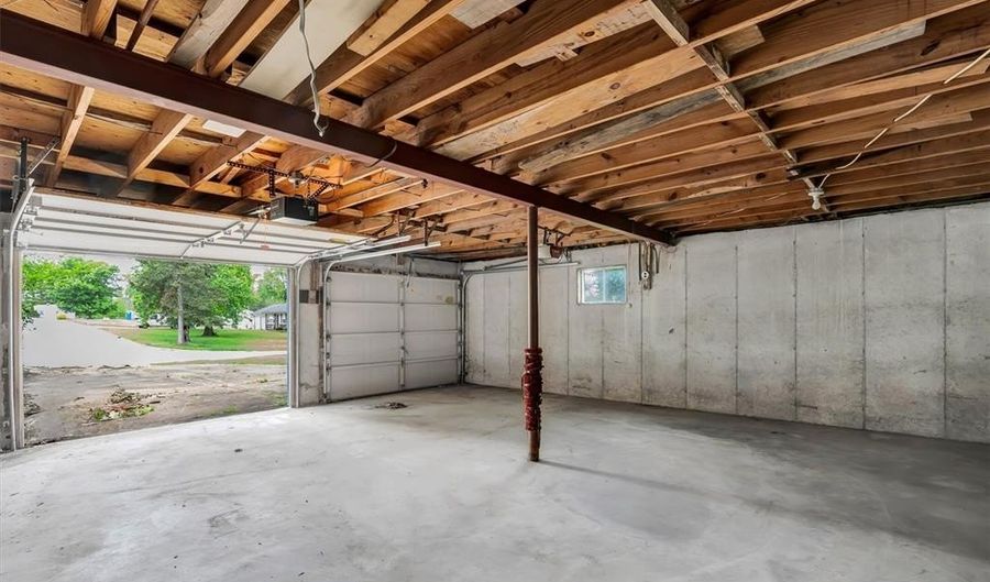 425 Bush Dr, Ballwin, MO 63021 - 3 Beds, 2 Bath