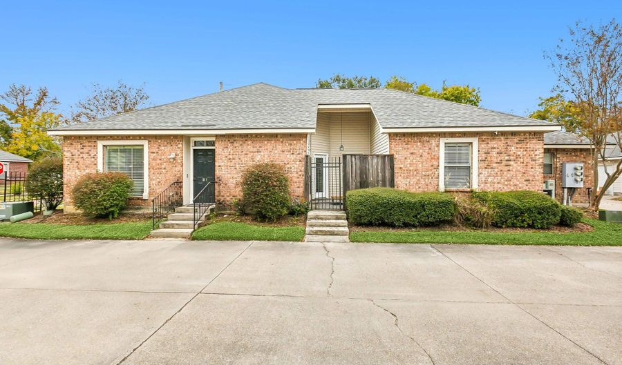 12500 Old Hammond Hwy #B1, Baton Rouge, LA 70816 - 2 Beds, 2 Bath