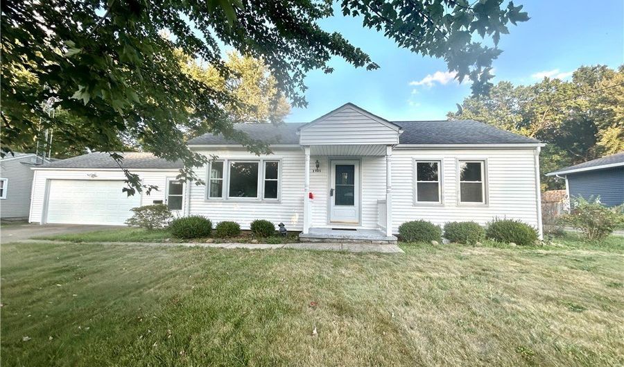 2905 Penny Ln, Austintown, OH 44515 - 3 Beds, 2 Bath