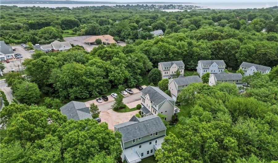 12 Park Ave 13, Narragansett, RI 02882 - 3 Beds, 3 Bath