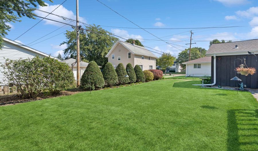 718 E LINDBERGH St, Appleton, WI 54911 - 3 Beds, 2 Bath