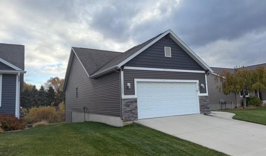 5966 Farmview Dr, Allendale, MI 49401 - 4 Beds, 3 Bath