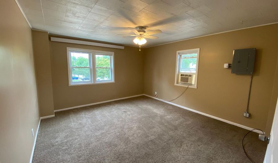 220 E 7th St, Albert Lea, MN 56007 - 4 Beds, 4 Bath
