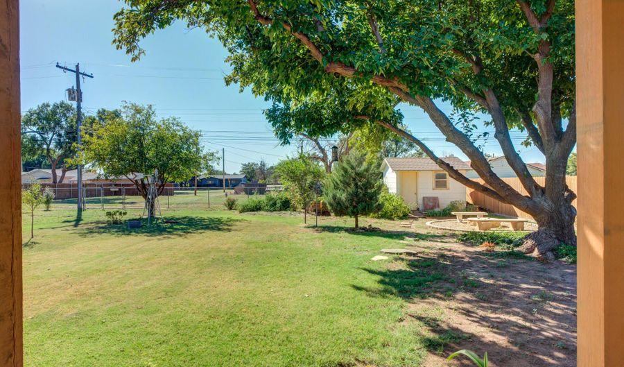 307 Ave G, Abernathy, TX 79311 - 3 Beds, 2 Bath