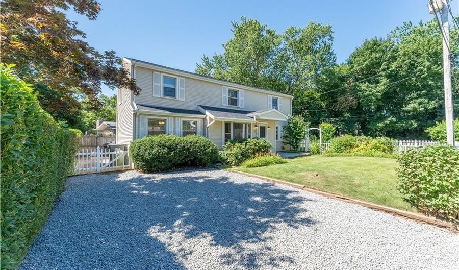 88 General Hawkins Dr, Warwick, RI 02888 - 3 Beds, 2 Bath