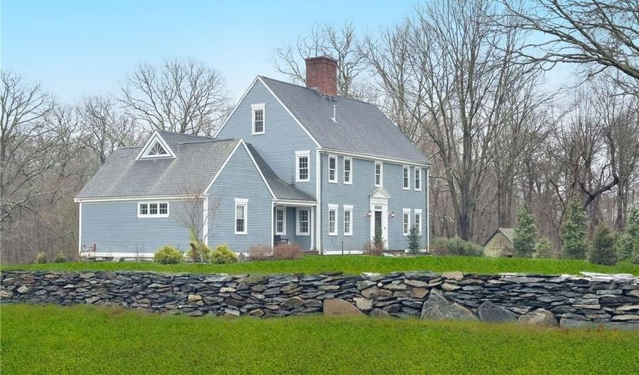 6 Knowlton Ct, Bristol, RI 02809 - 6 Beds, 4 Bath