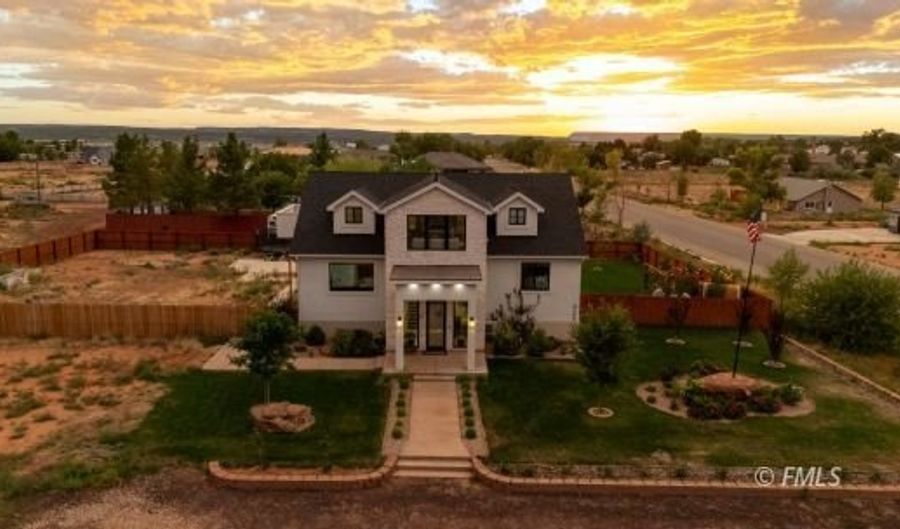 425 Pioneer St, Colorado City, AZ 86021 - 7 Beds, 6 Bath