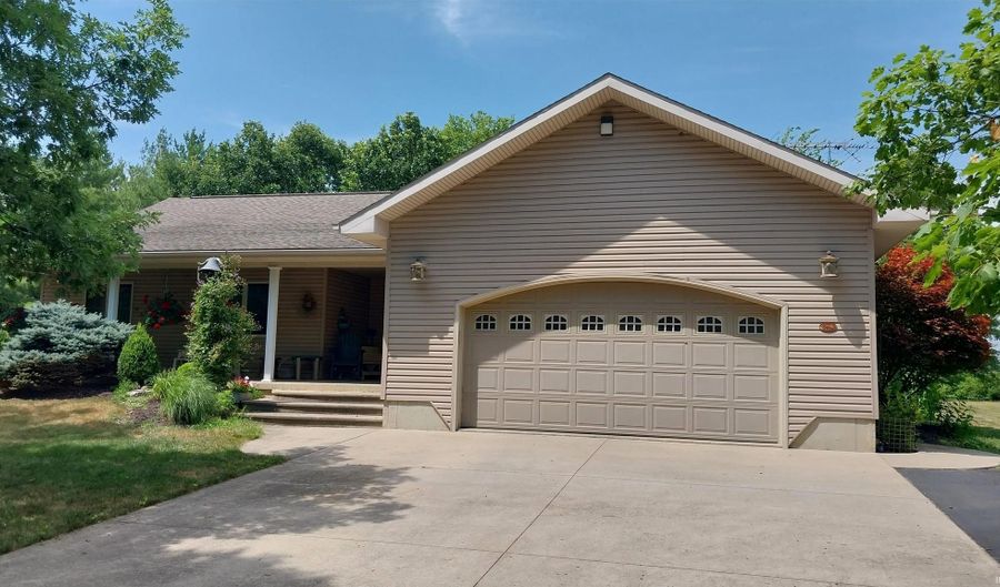 3221 W 700 S Rd, Berne, IN 46711 - 3 Beds, 3 Bath