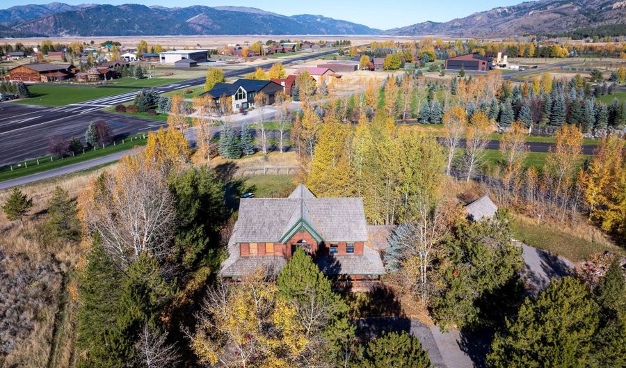 83 BUCK Ln, Alpine, WY 83128 - 6 Beds, 5 Bath