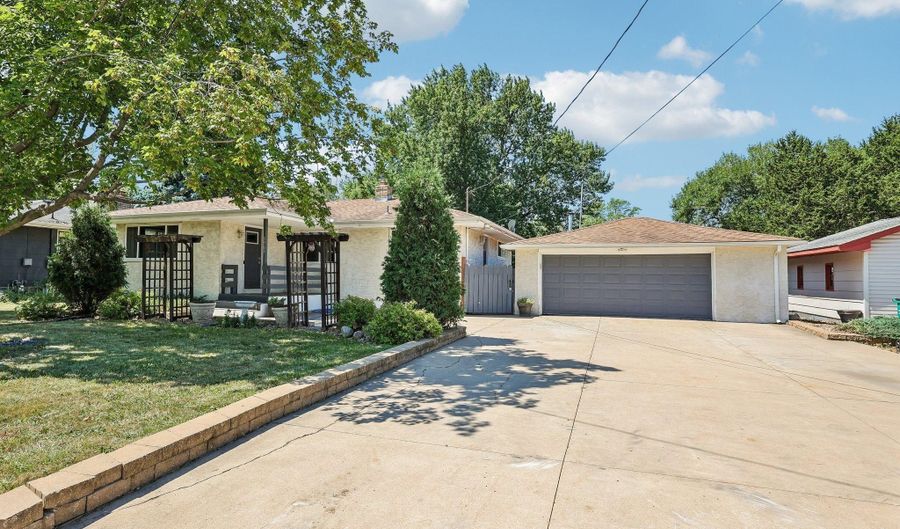 5563 Main Ave NE, Albertville, MN 55301 - 3 Beds, 2 Bath