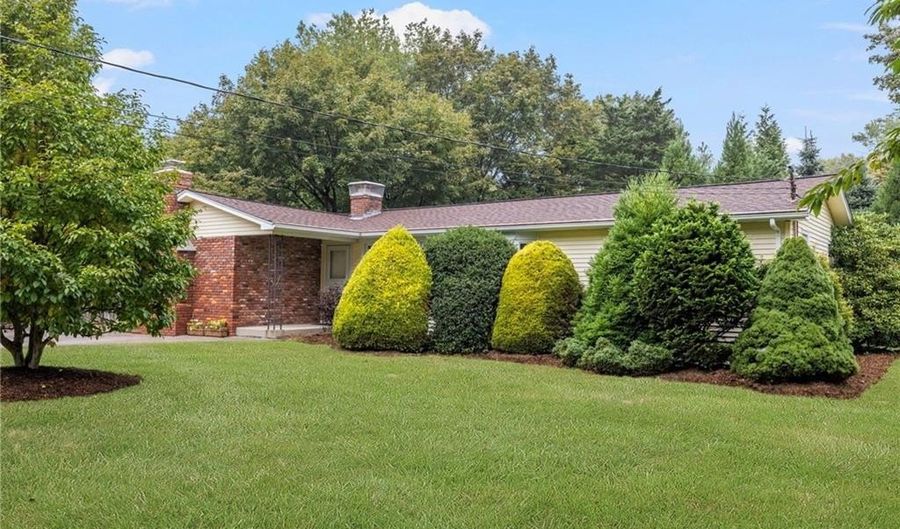 471 Annaquatucket Rd, North Kingstown, RI 02852 - 3 Beds, 4 Bath