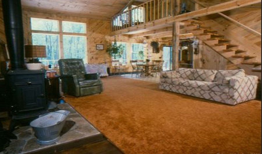 88 Winthrop Rd, Chester, CT 06412 - 2 Beds, 3 Bath