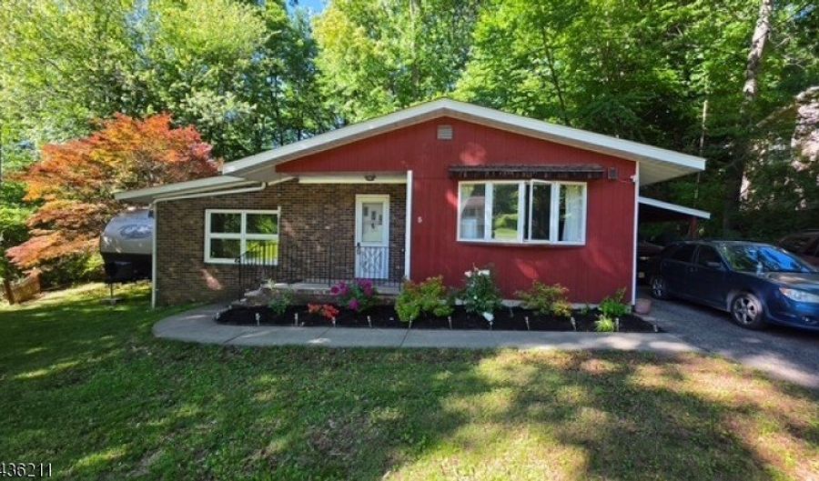 5 LakeView Dr S, Alloway, NJ 07419 - 2 Beds, 1 Bath