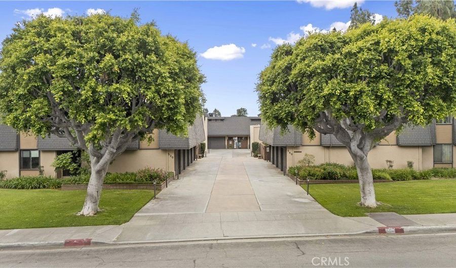 540 Fairview Ave 27, Arcadia, CA 91007 - 2 Beds, 2 Bath