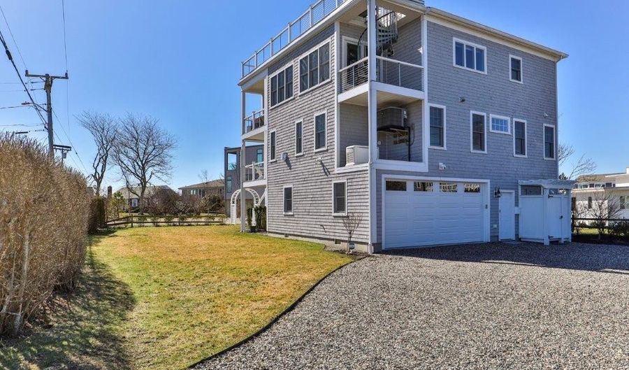 75 Bywater Ct, Falmouth, MA 02540 - 4 Beds, 4 Bath