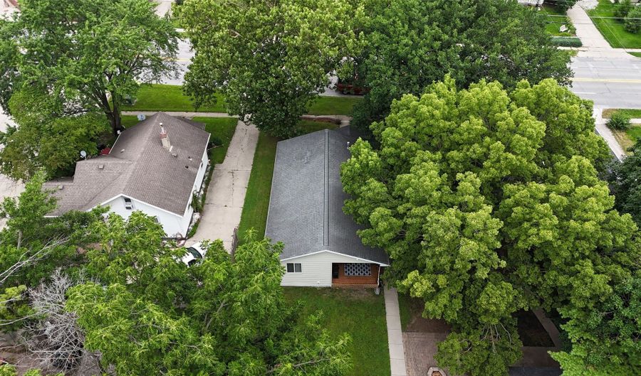 622 13th St, Ames, IA 50010 - 3 Beds, 2 Bath