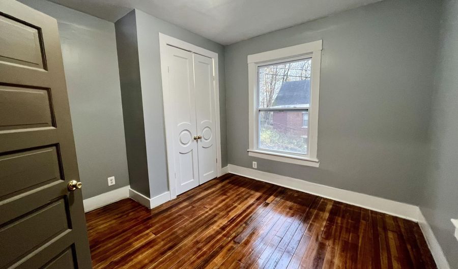 213 Vrooman Avenue Unit 1St Floor 1St Floor, Amsterdam, NY 12010 - 4 Beds, 1 Bath