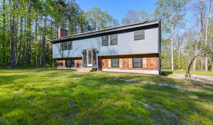 41 Elk Dr, Bedford, NH 03110 - 3 Beds, 3 Bath