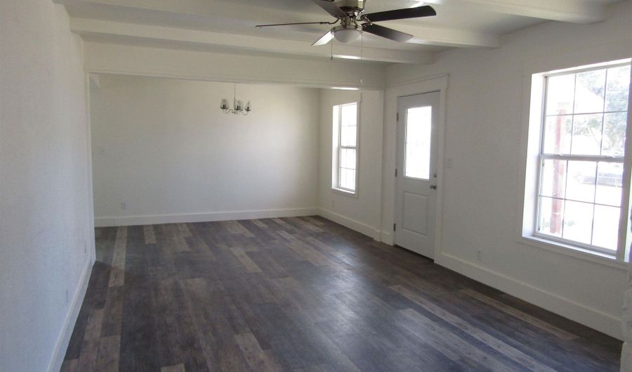 1111 W Chisum Ave, Artesia, NM 88210 - 2 Beds, 1 Bath