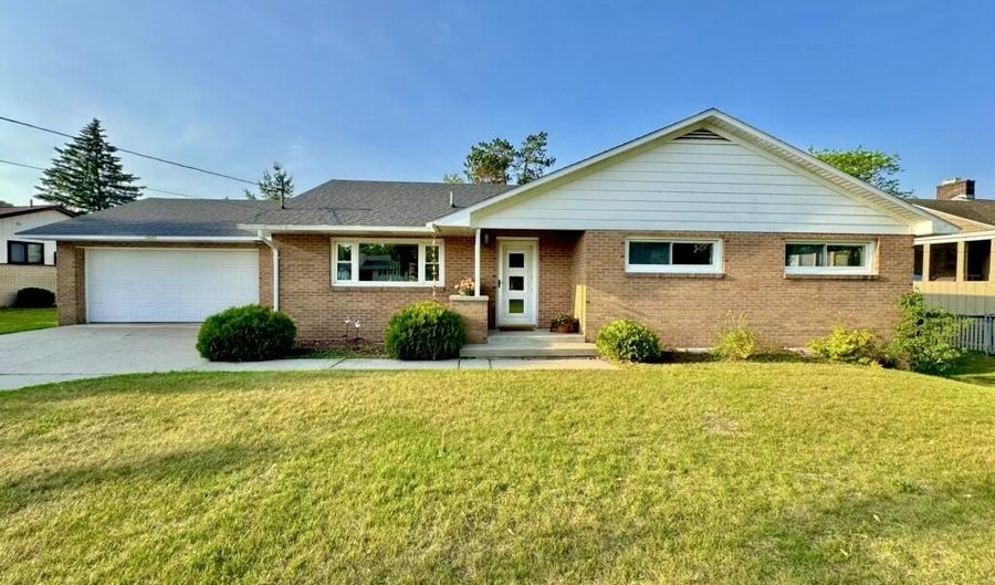 1241 W Washington Ave, Alpena, MI 49707 - 3 Beds, 3 Bath