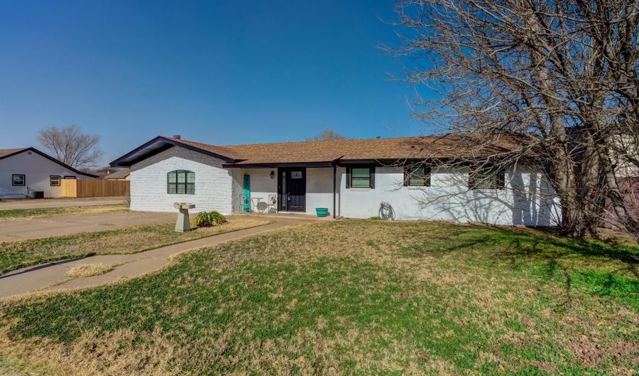 512 15th St, Abernathy, TX 79311 - 3 Beds, 2 Bath