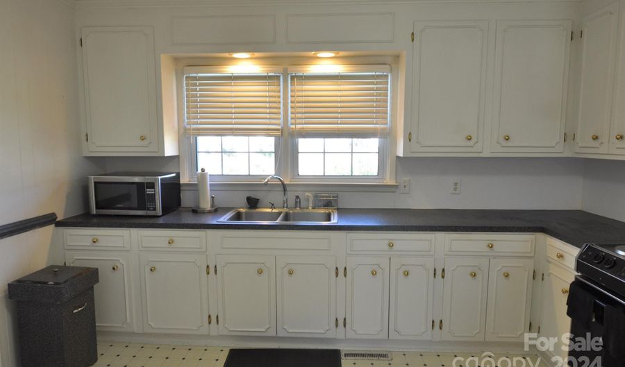 107 Colonial Dr 38, Chester, SC 29706 - 3 Beds, 2 Bath