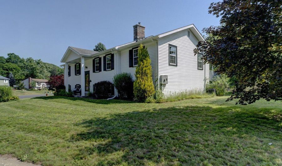 40 Sand Hill Rd, Bristol, CT 06010 - 5 Beds, 2 Bath