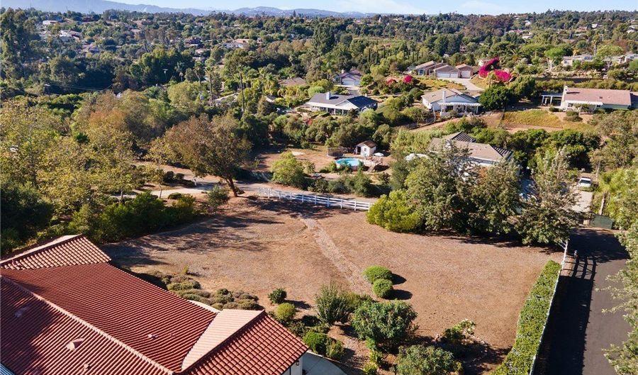 1671 Joshua Tree Ln, Fallbrook, CA 92028 - 3 Beds, 3 Bath