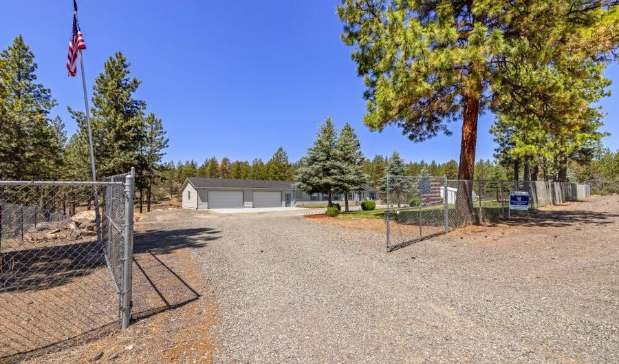 8334 Mina Bird Dr, Bonanza, OR 97623 - 4 Beds, 2 Bath