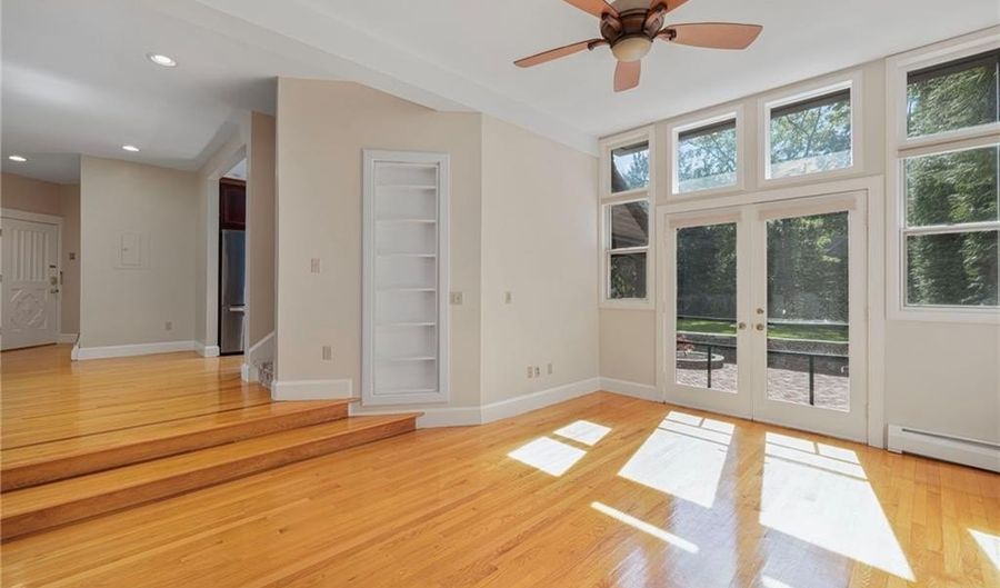 107 Old Beach Rd 2, Newport, RI 02840 - 3 Beds, 2 Bath