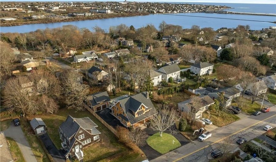 14 Kay Blvd, Middletown, RI 02842 - 7 Beds, 8 Bath