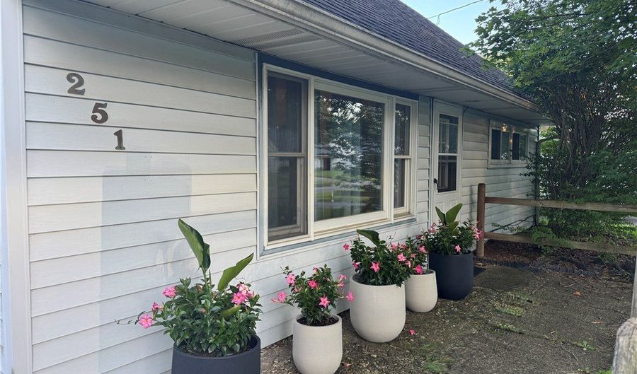 251 Idlewood Rd, Austintown, OH 44515 - 3 Beds, 1 Bath