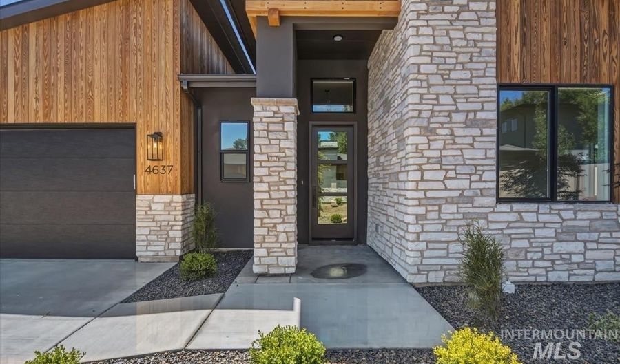 4637 N Collister Dr, Boise, ID 83703 - 3 Beds, 3 Bath