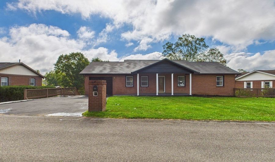 413 TANGLEWOOD Dr, Princeton, WV 24740 - 4 Beds, 3 Bath