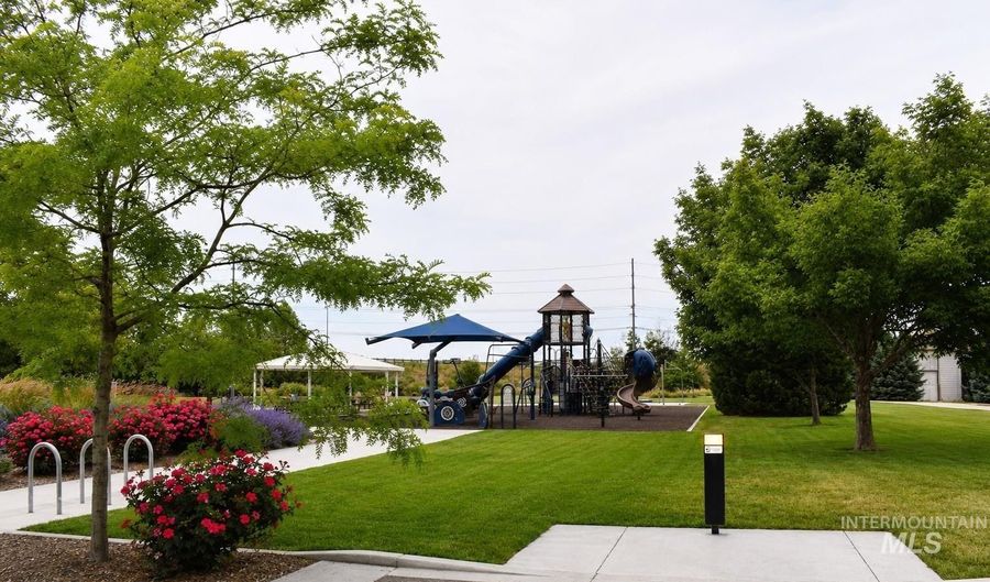 8722 W Pine Nut Ln, Boise, ID 83709 - 3 Beds, 3 Bath