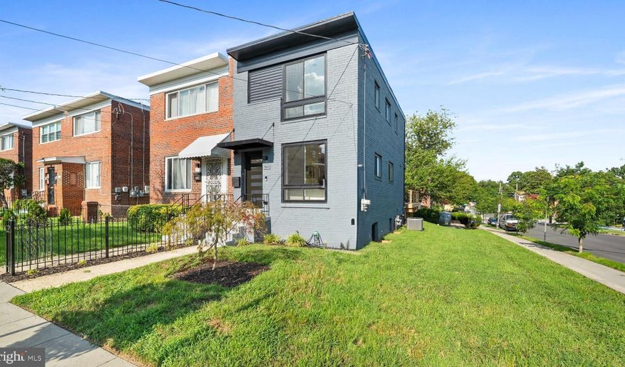 7521 9TH St NW, Washington, DC 20012 - 4 Beds, 3 Bath