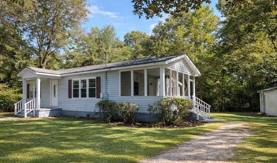 1501 Hogarth St, Beaufort, SC 29902 - 2 Beds, 2 Bath