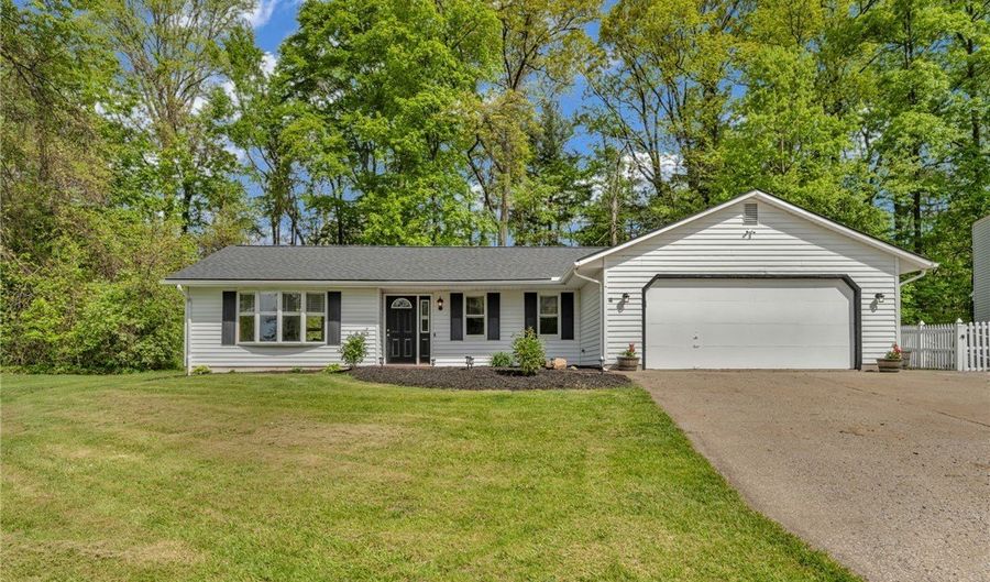 130 Graybark Ln, Amherst, OH 44001 - 3 Beds, 2 Bath