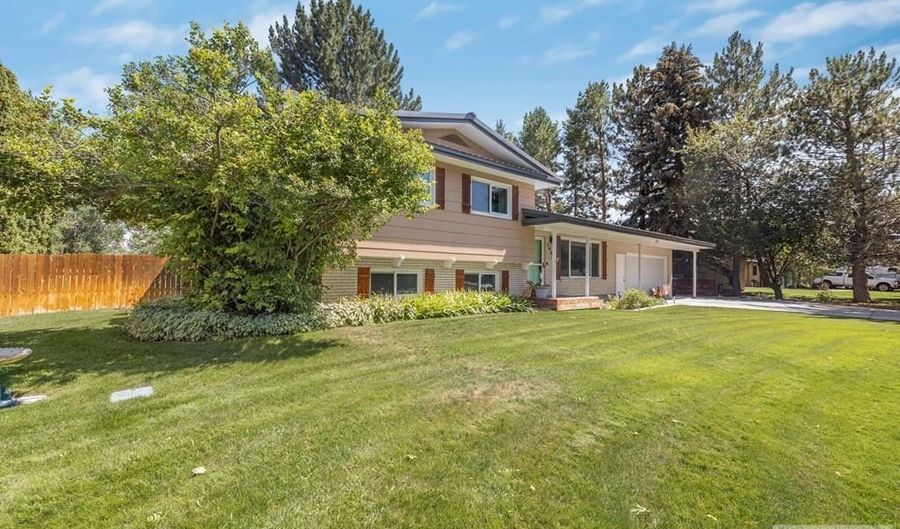 1885 S Sabin Dr, Ammon, ID 83406 - 4 Beds, 3 Bath