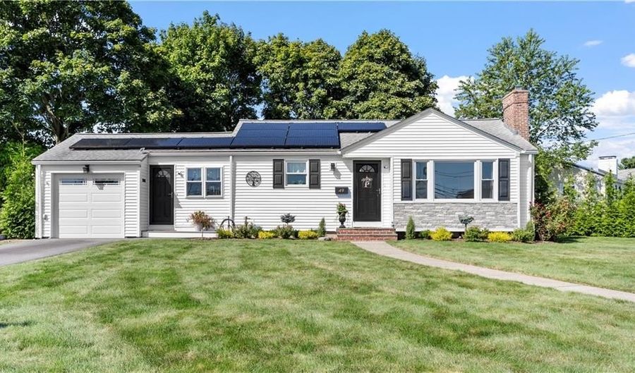 49 Elm Dr, Cranston, RI 02920 - 2 Beds, 2 Bath
