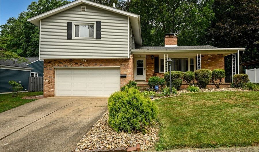 1423 Shanabrook Dr, Akron, OH 44313 - 3 Beds, 3 Bath