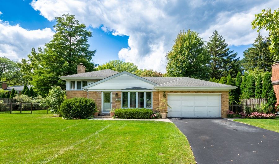1420 Lee Rd, Northbrook, IL 60062 - 4 Beds, 2 Bath